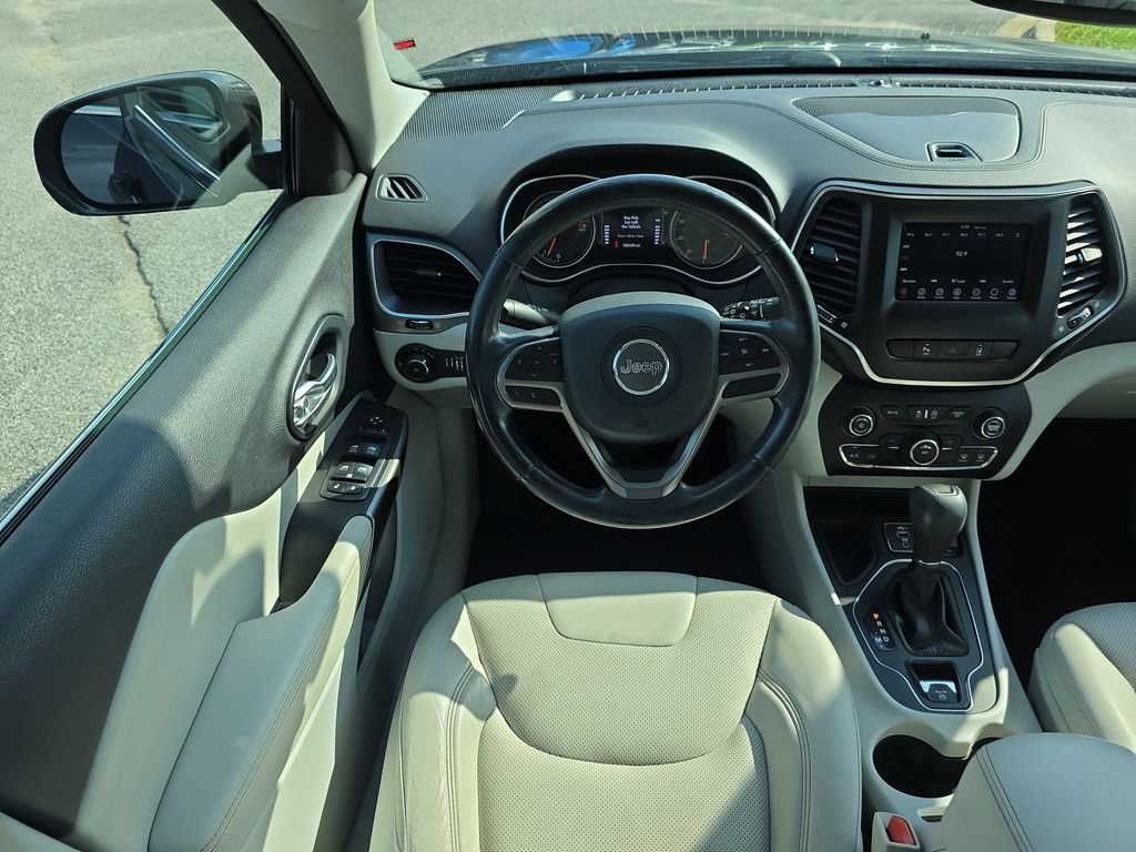 Used 2020 Gray Jeep Latitude Plus image 13