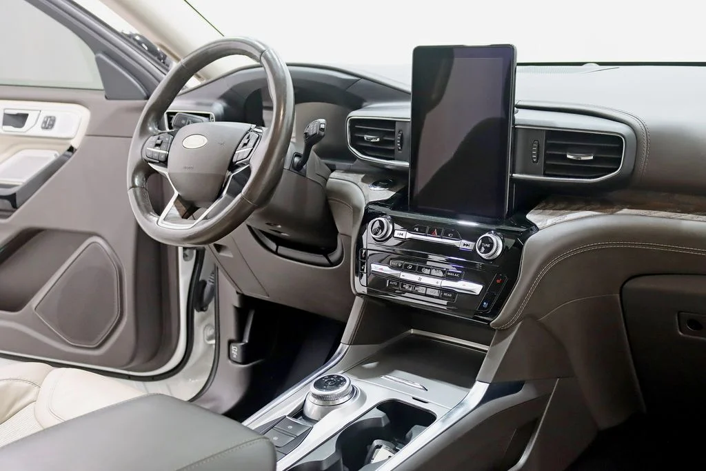 Used 2022 White Ford Platinum image 32