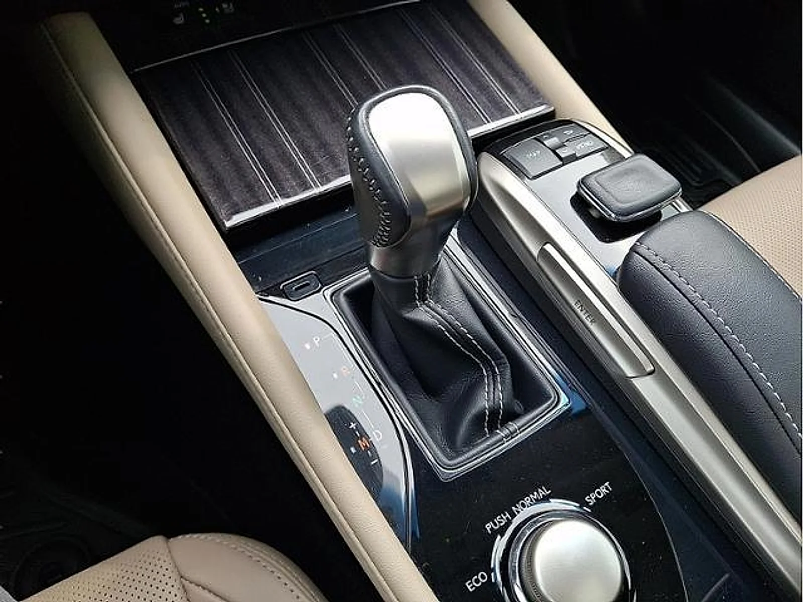 Used 2020 Atomic Silver Lexus  image 14