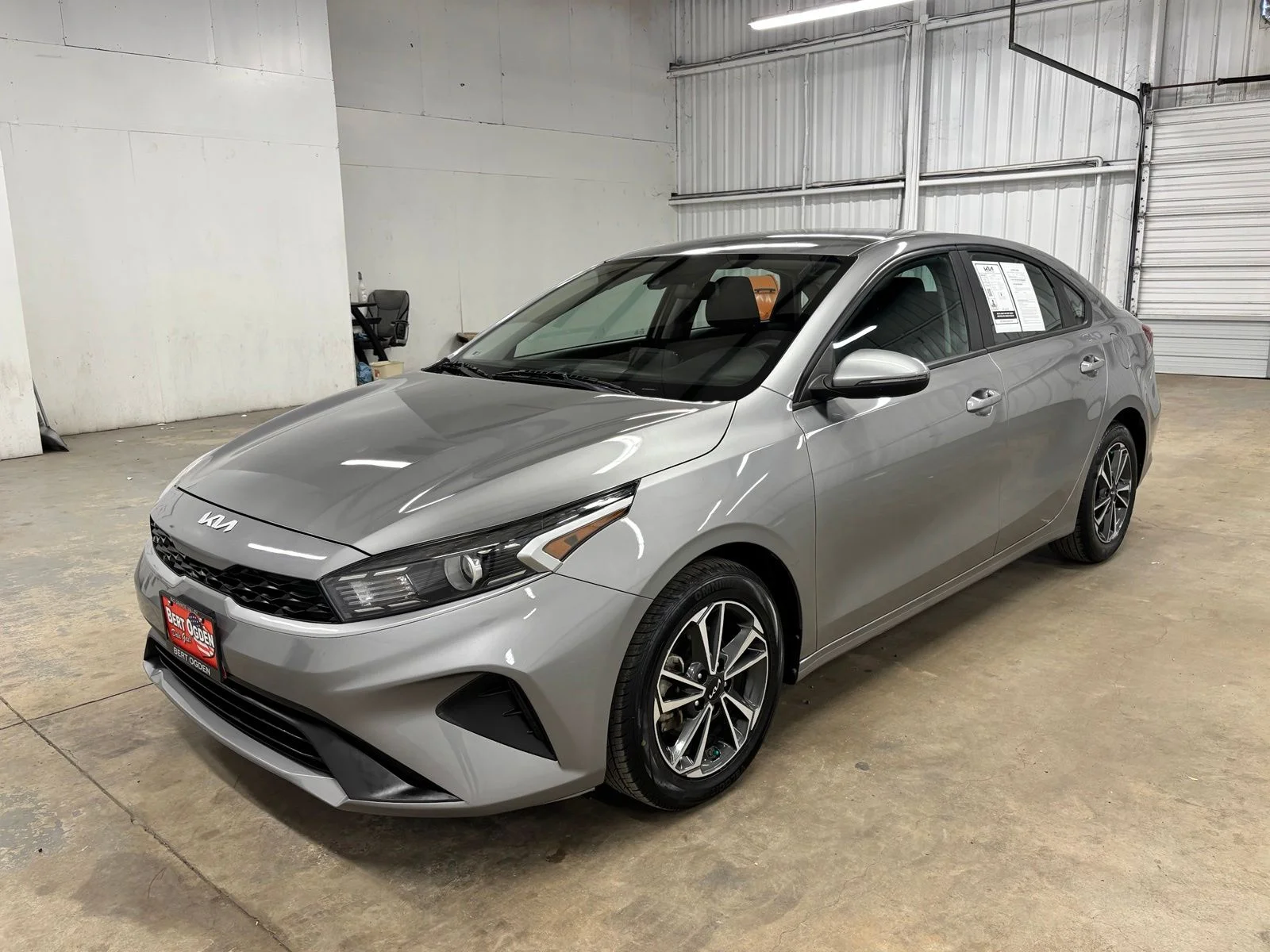 Used 2023 Gray Kia LXS image 3