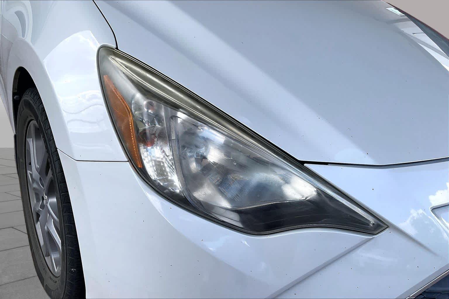 Used 2019 Icicle Toyota LE image 25