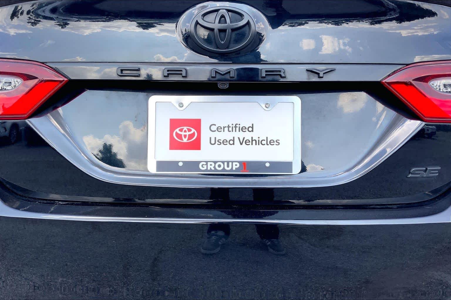 Used 2022 Midnight Black Metallic Toyota SE image 10