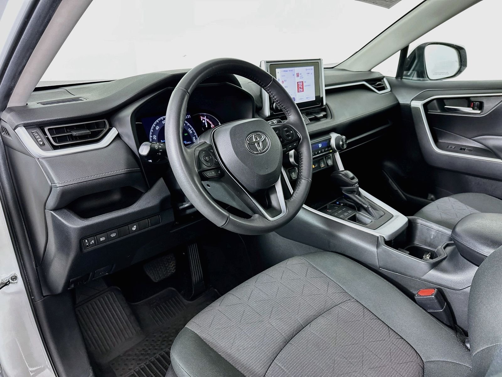 Used 2023 Ice Toyota XLE image 10
