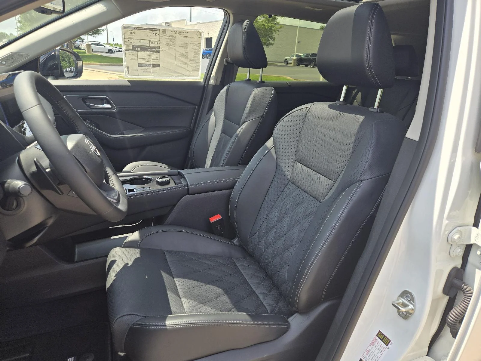 New 2026 Everest White Pearl/Super Black Nissan Platinum image 10