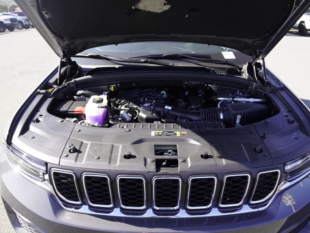 New 2026 Baltic Gray Metallic Clear-Coat Exterior Paint Jeep Laredo X image 29