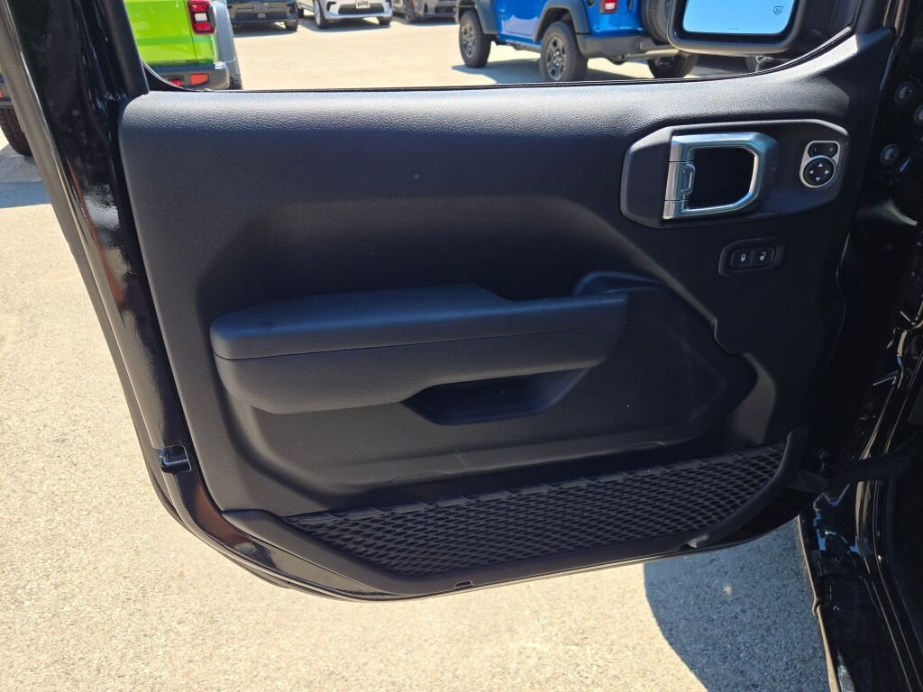 New 2026 Black Clear-Coat Exterior Paint Jeep 85th Anniversary Edition image 19