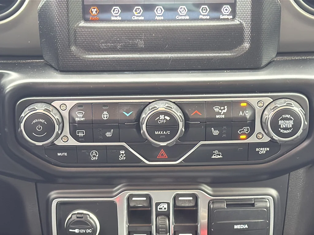 Used 2023 Red Jeep Sport S image 23