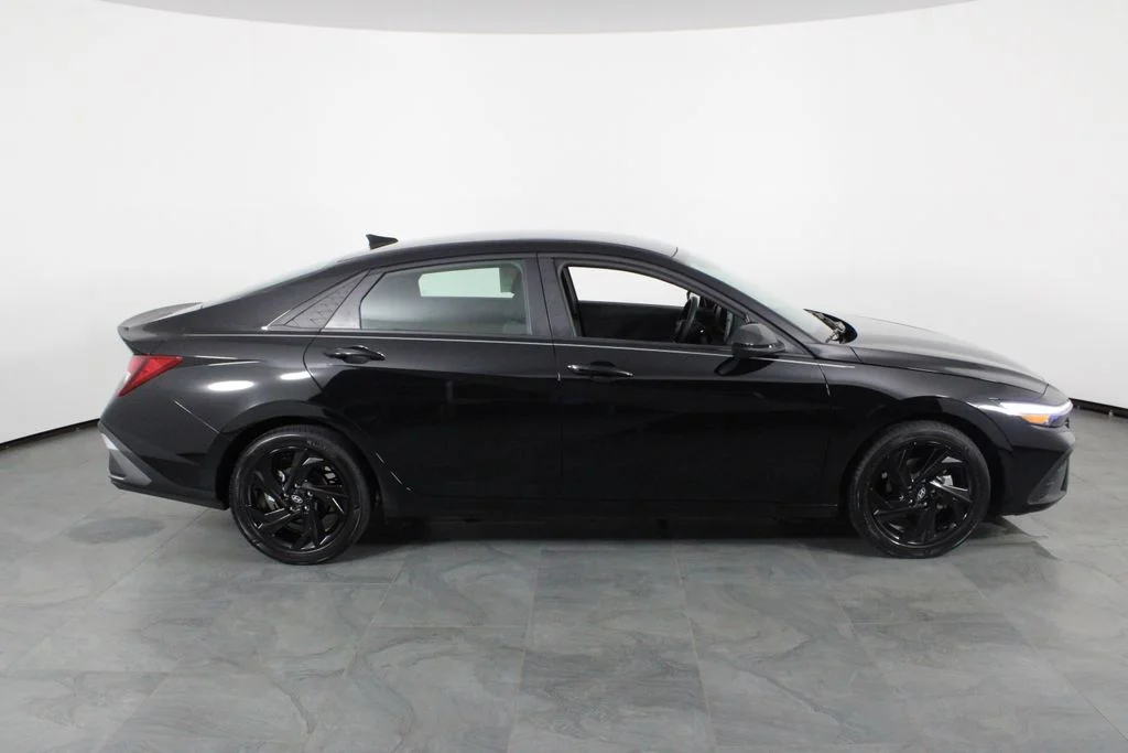 Used 2026 Black Hyundai SEL Sport image 12