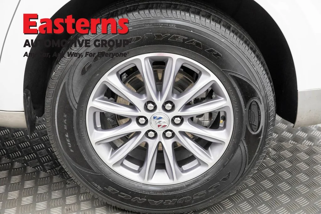 Used 2024 White Buick Premium Group image 34