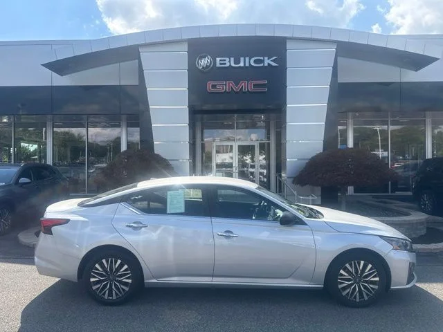 Used 2024 Silver Nissan 2.5 SV image 28