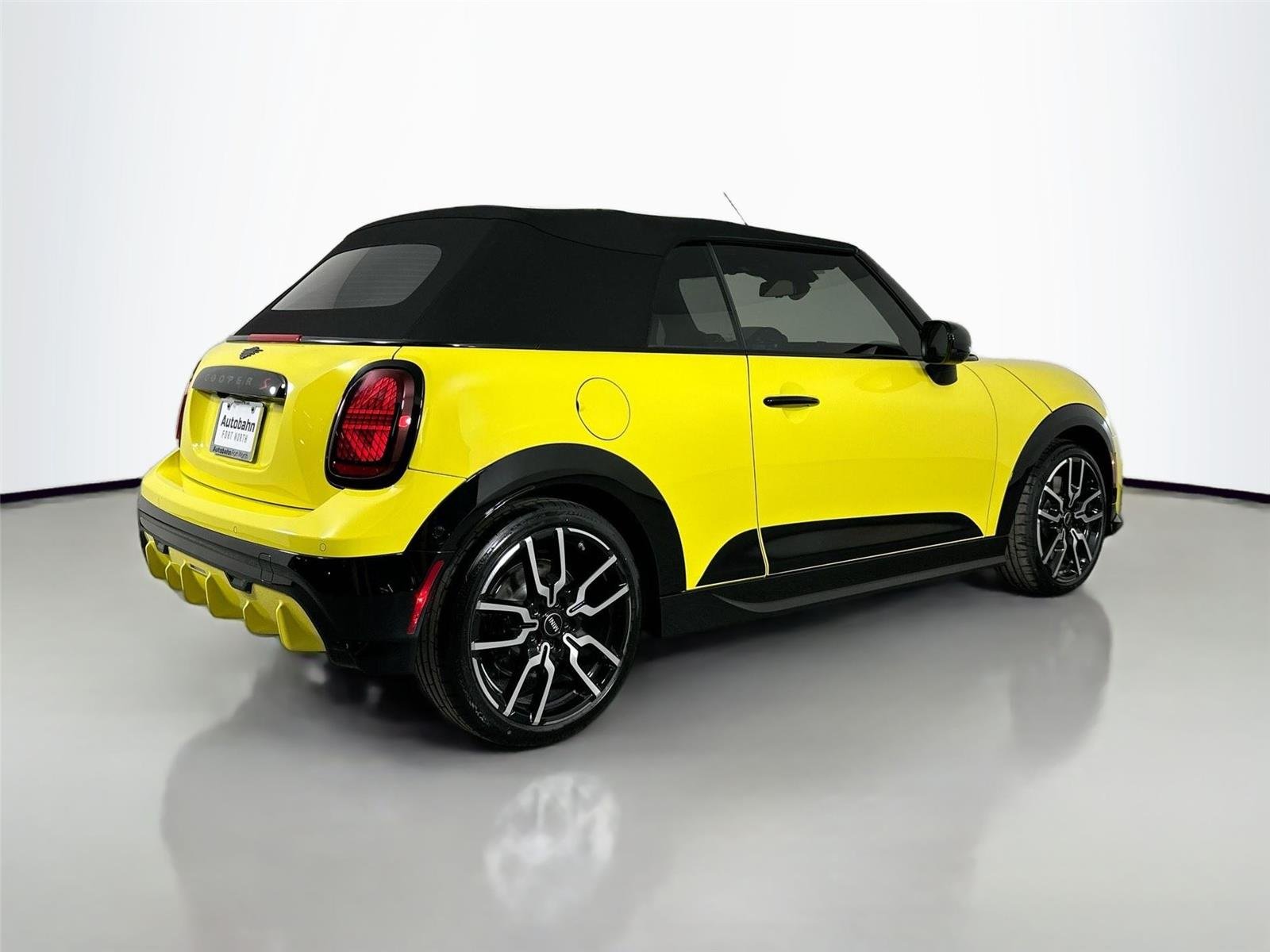 New 2026 Sunny Side Yellow MINI Iconic image 5