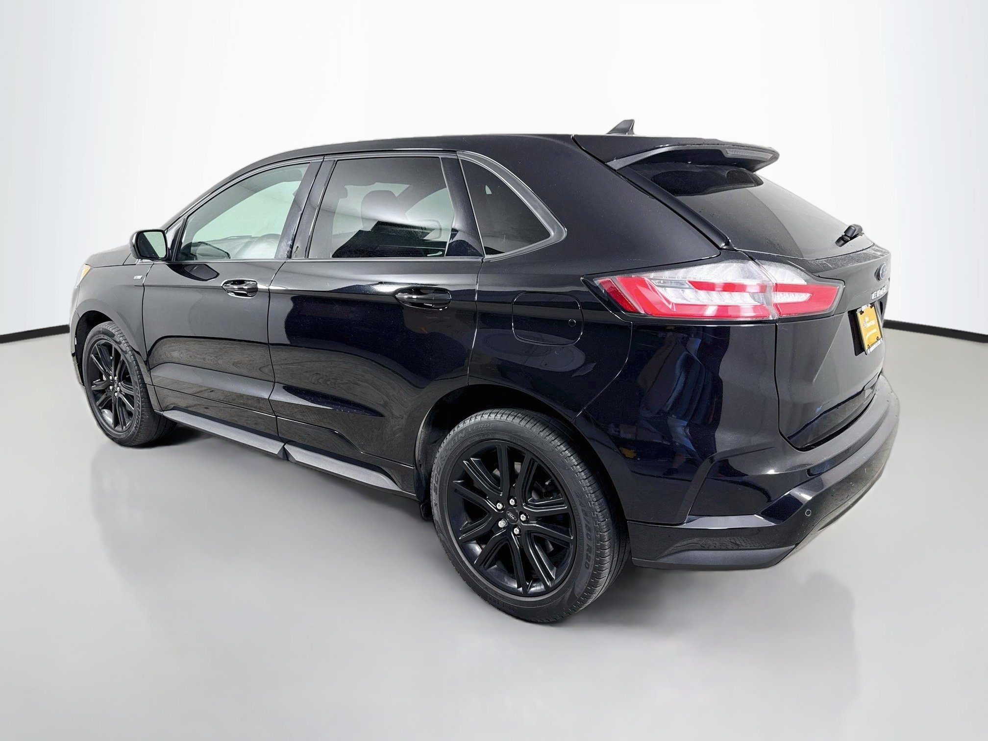 Used 2024 Agate Black Metallic Ford ST-Line image 5