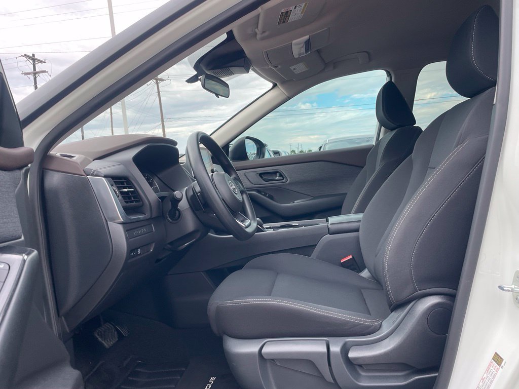 Used 2023 White Nissan S image 19