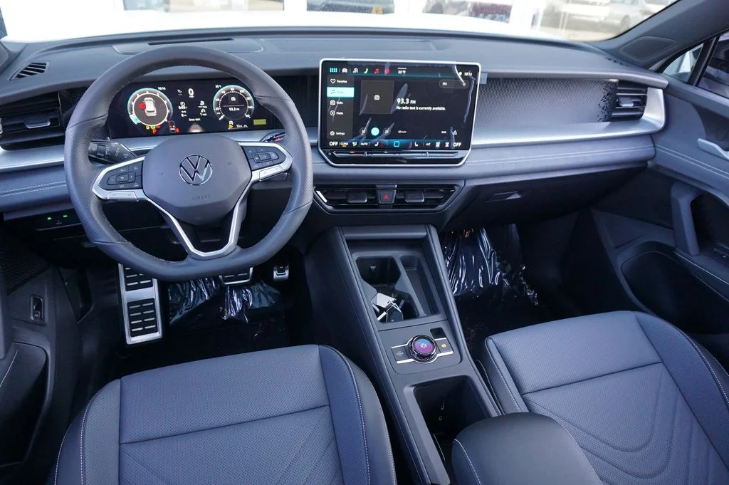 New 2026 White/off-white Volkswagen 2.0T SE R-Line Black image 13