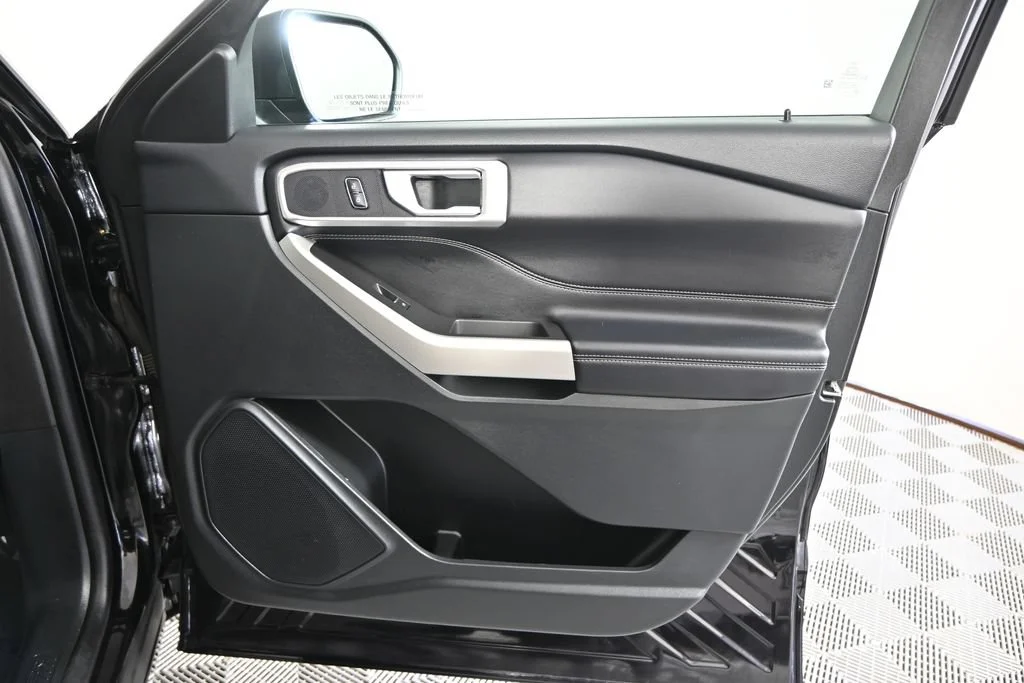 Used 2023 Black Ford XLT image 12