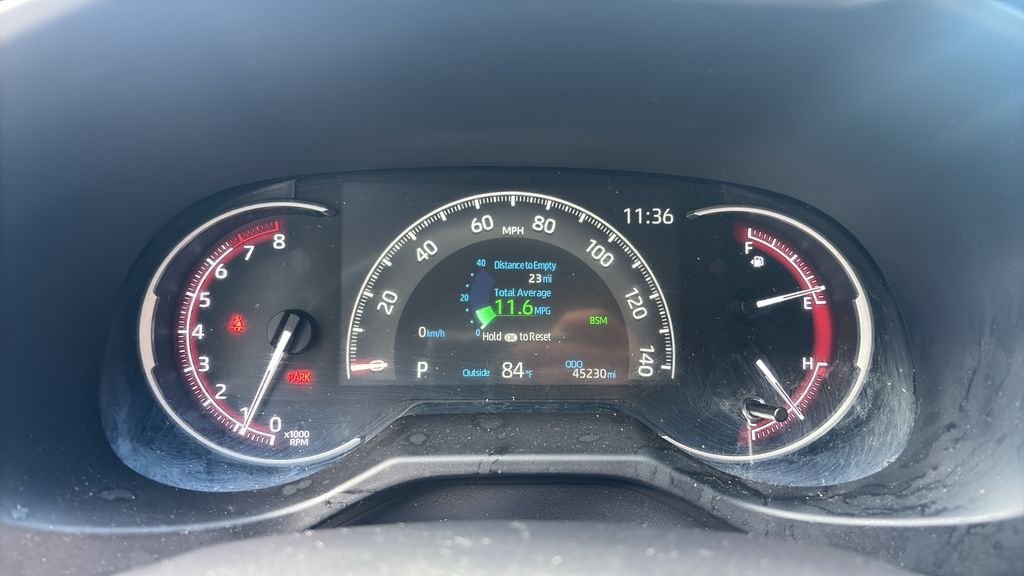 2025 Toyota RAV4 XLE - Photo 21