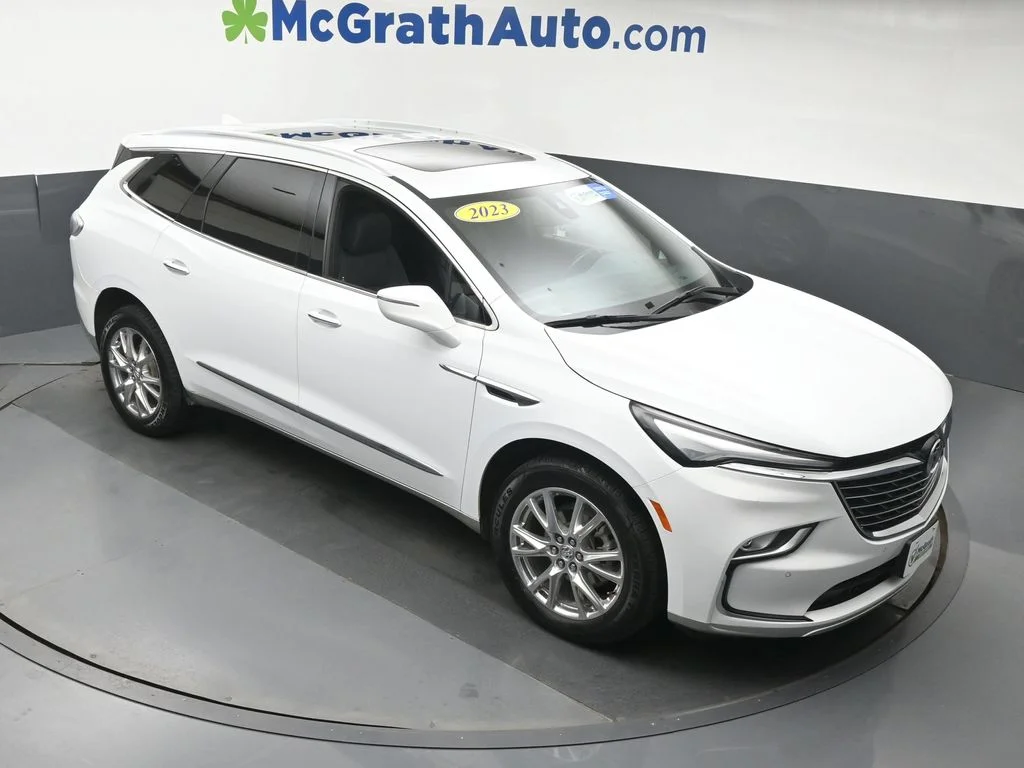 Used 2023 White Buick Essence image 3