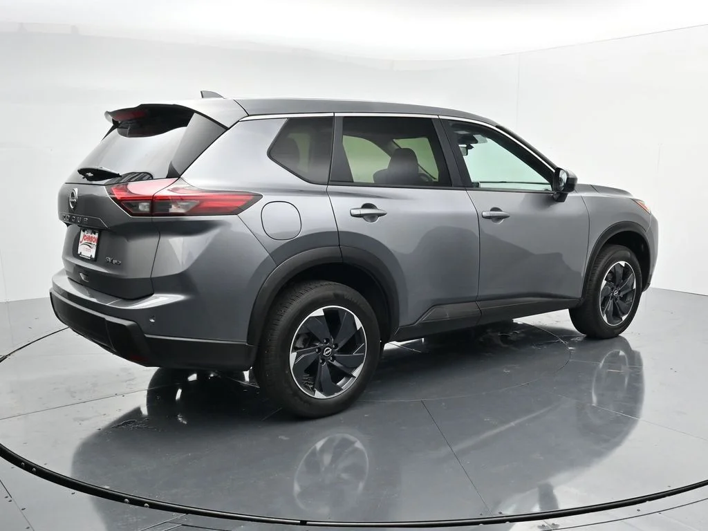 Used 2024 Gray Nissan SV image 8