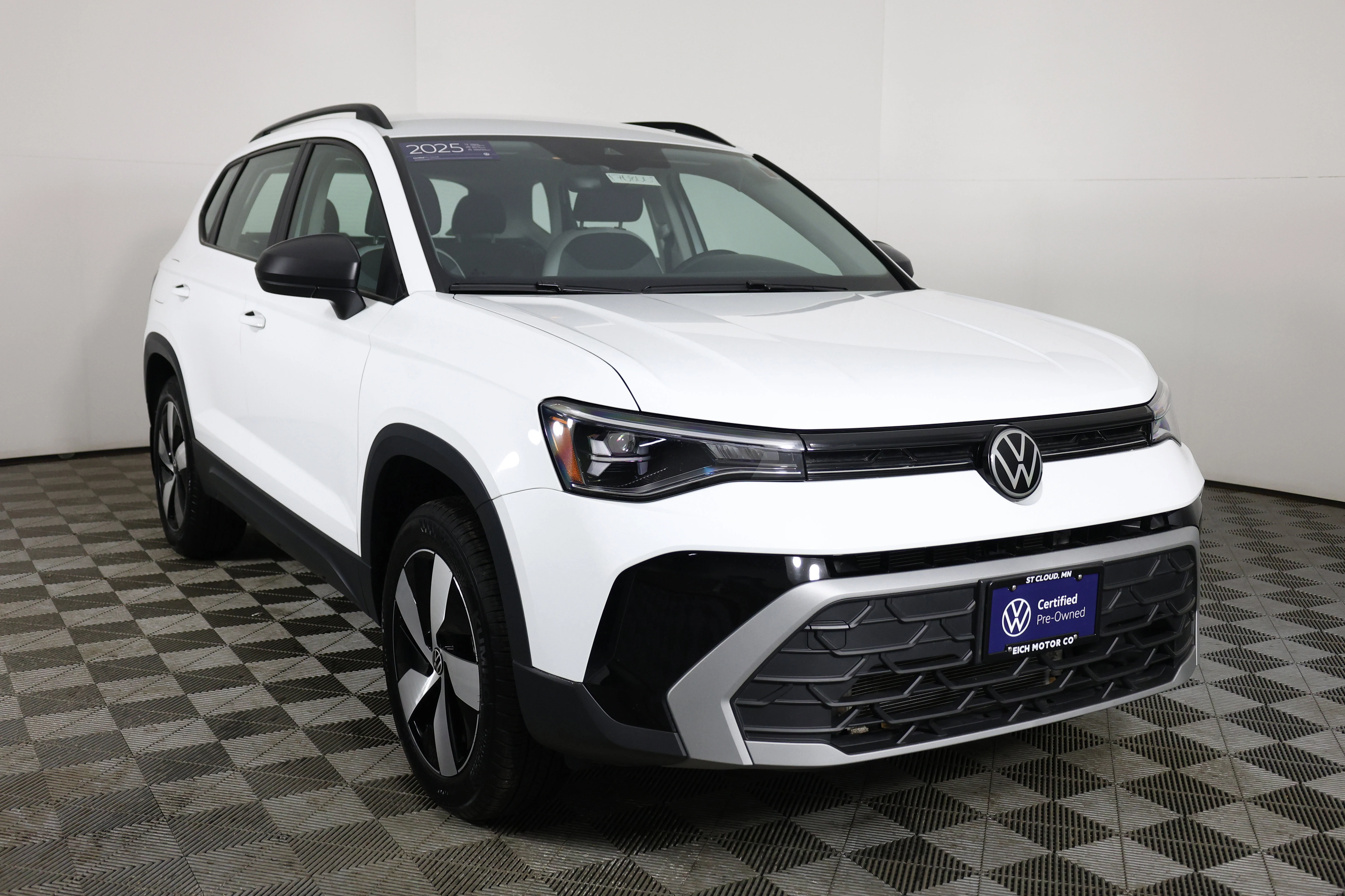 2025 Volkswagen Taos 1.5T S 4Motion's photo