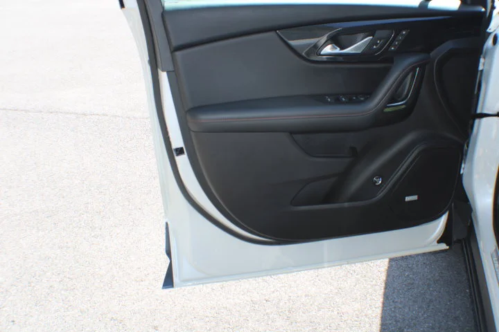 Used 2023 Iridescent Pearl Tricoat Chevrolet RS image 6