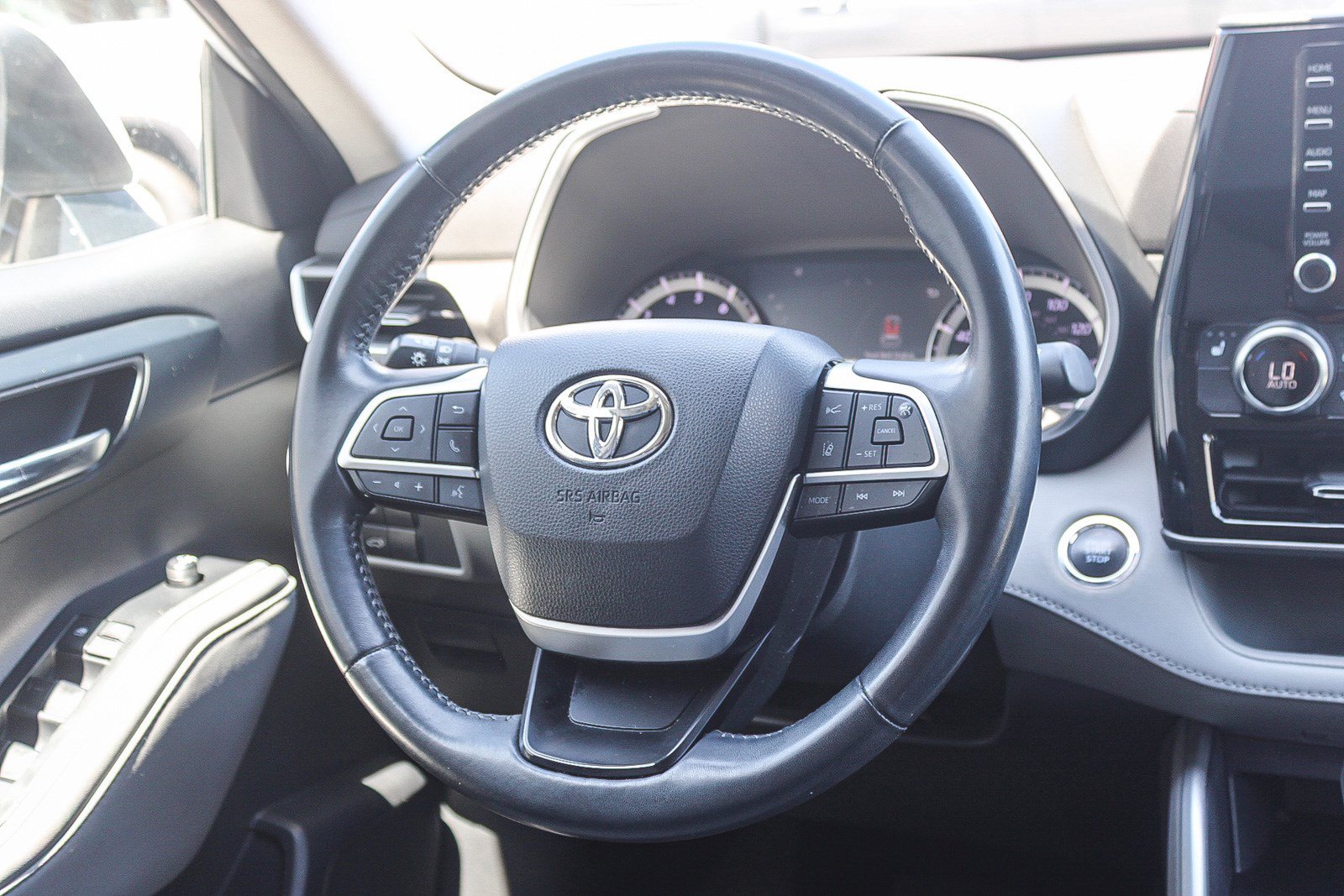 Used 2022 Wind Chill Pearl Toyota XLE image 15