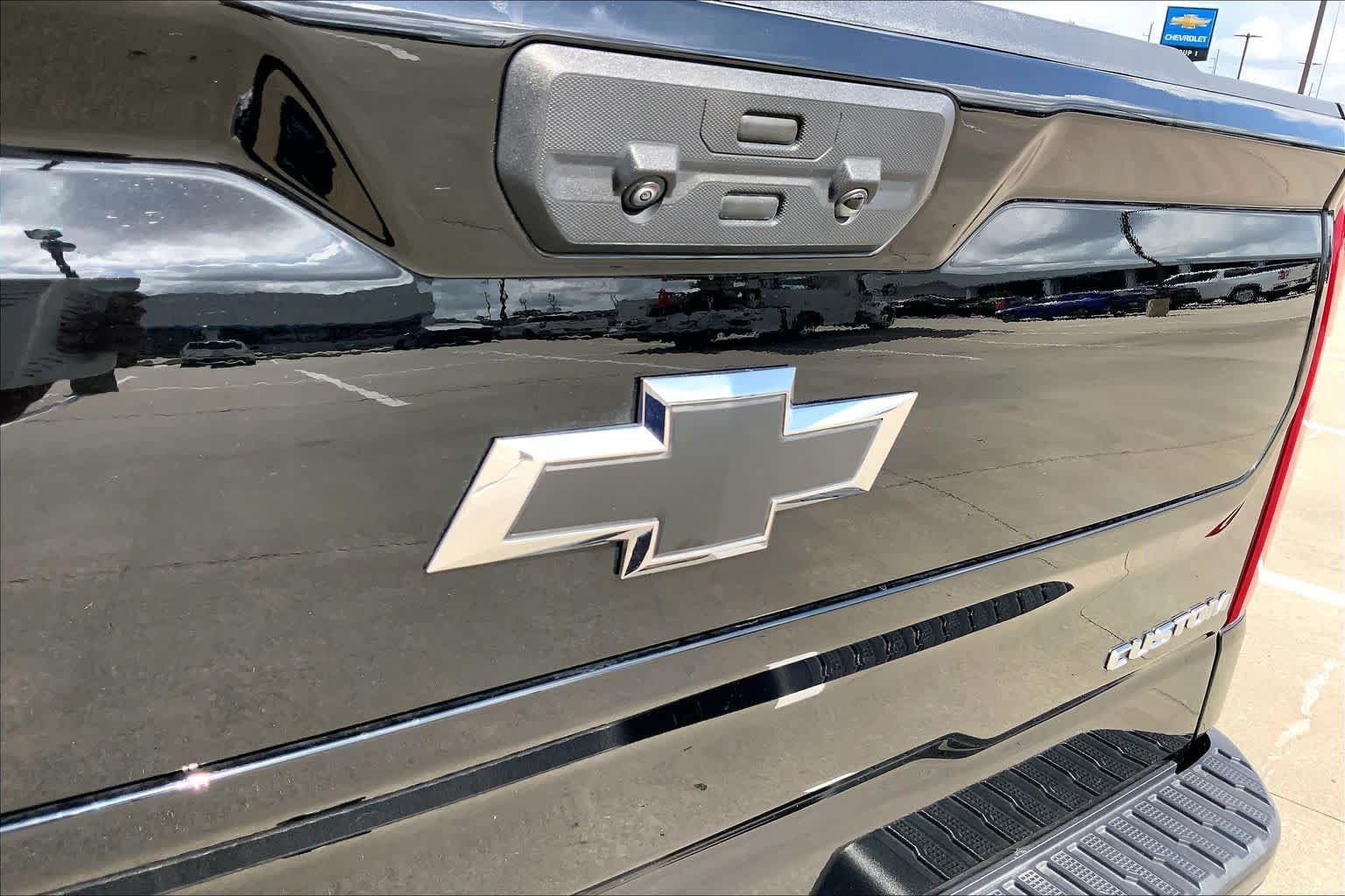 Used 2025 Black Chevrolet Custom image 30