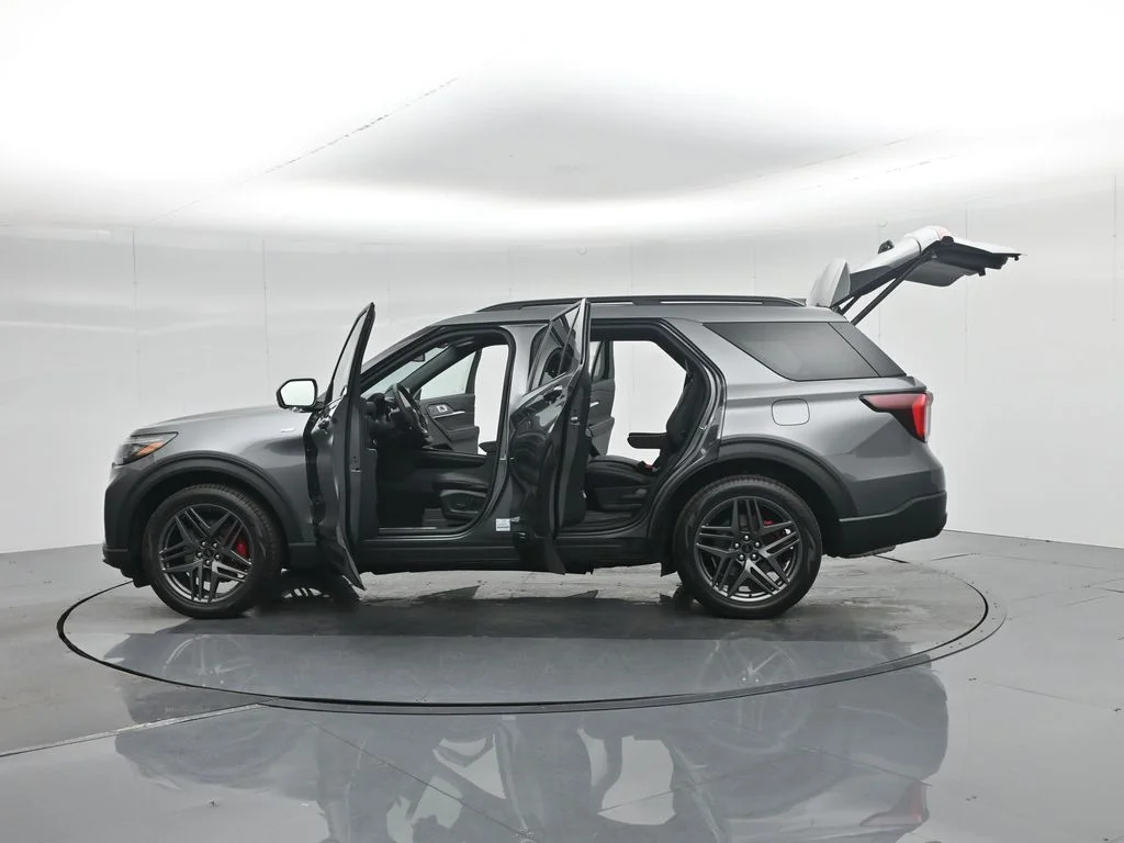 New 2026 Carbonized Gray Metallic Ford ST-Line image 40