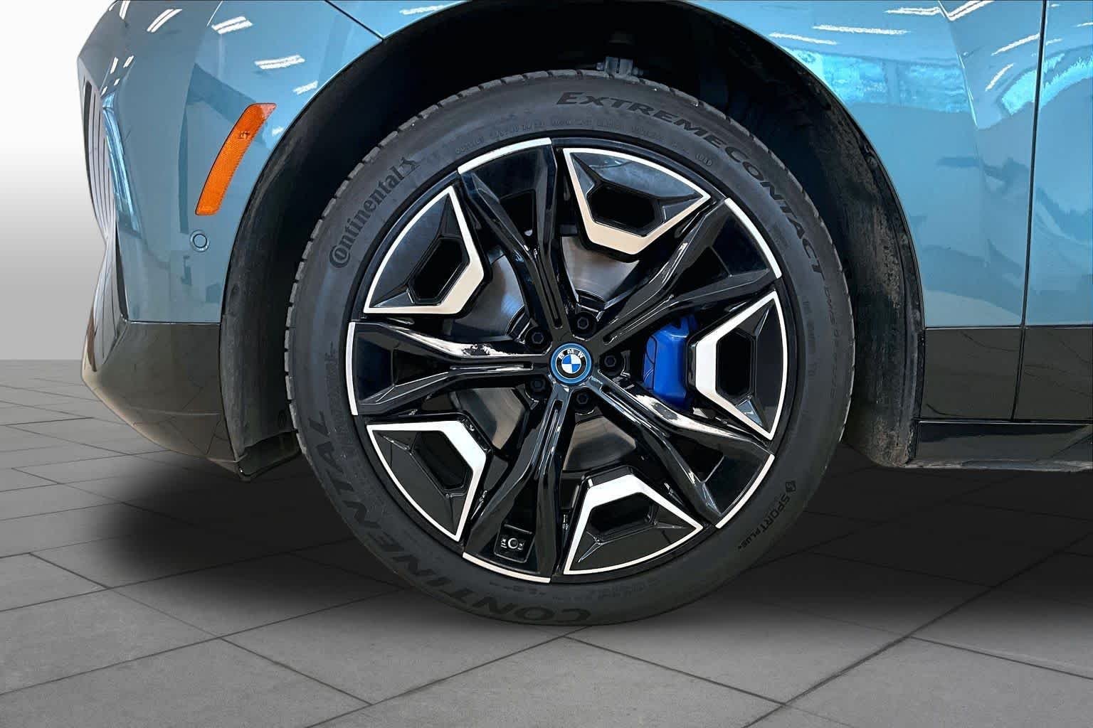 Used 2024 Blue Ridge Mountain Metallic BMW xDrive50 image 10