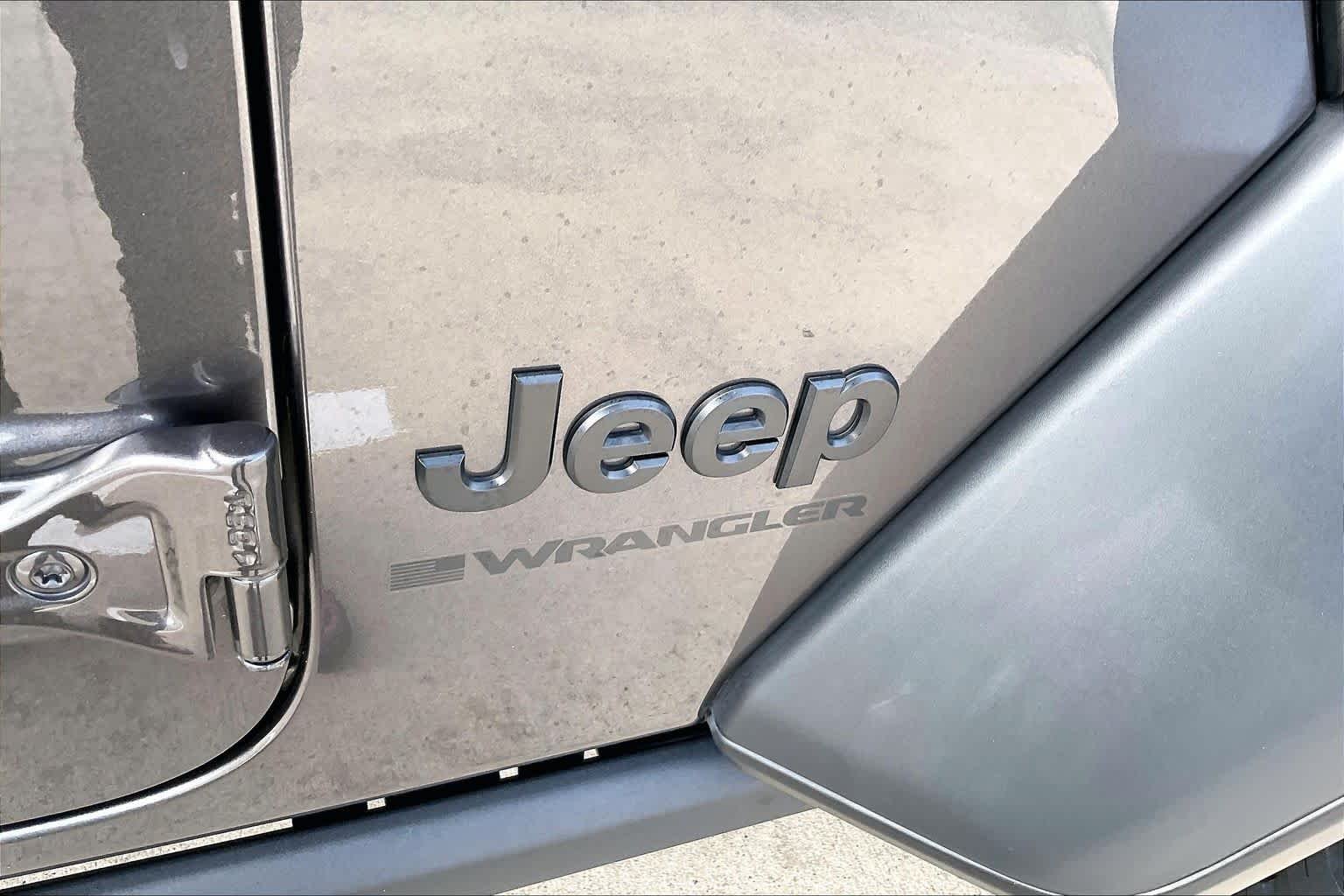 Used 2025 Granite Crystal Metallic Clearcoat Jeep Willys image 10