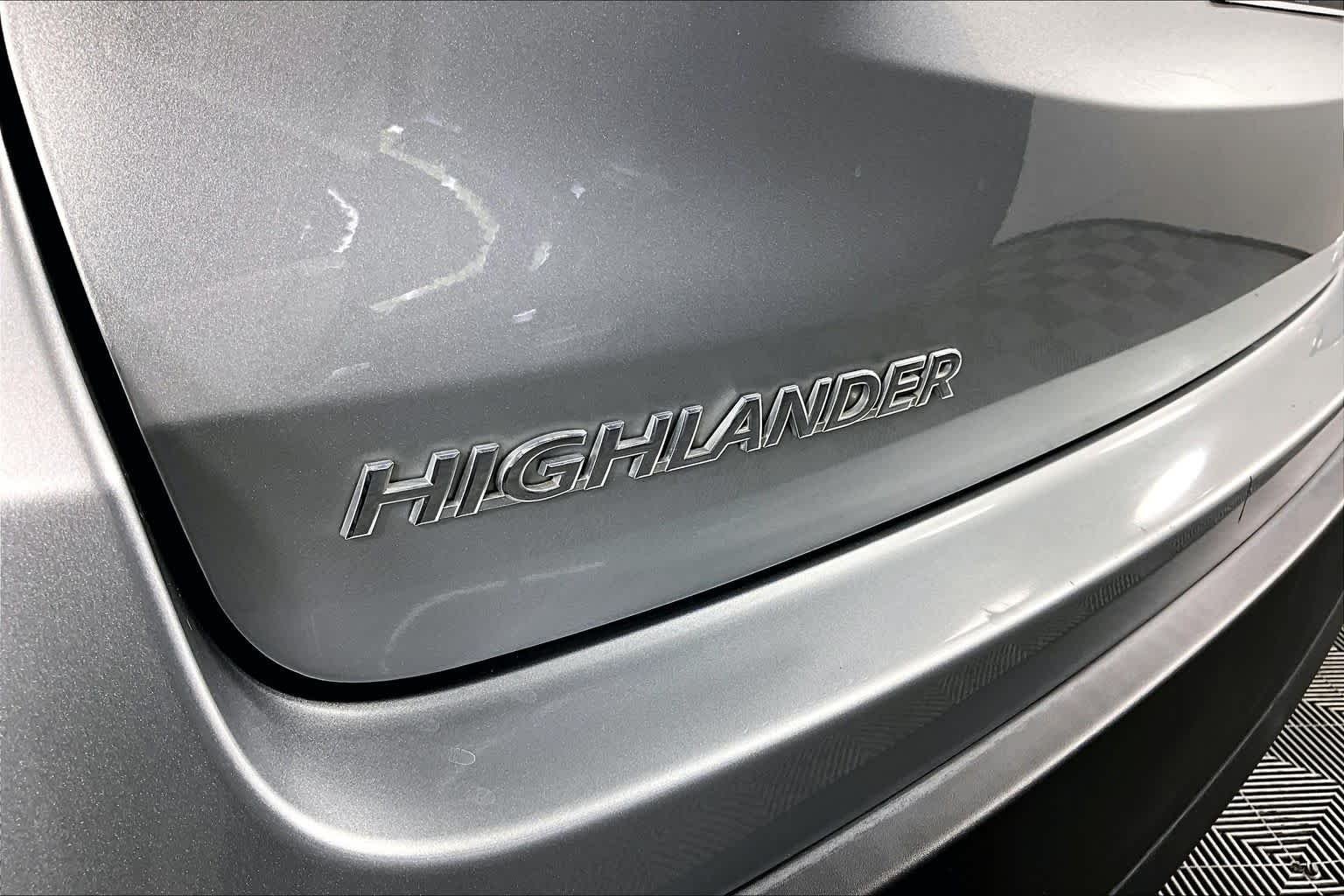 Used 2019 Celestial Silver Metallic Toyota XLE image 30
