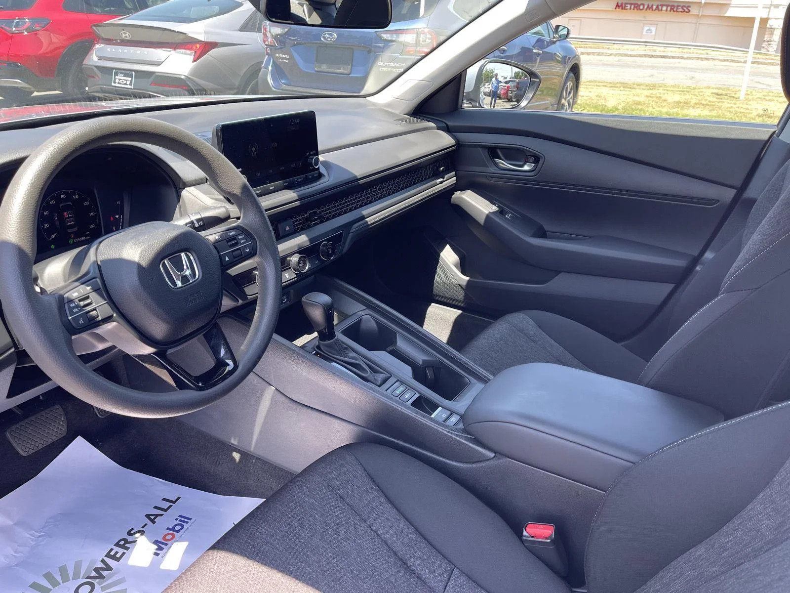 Used 2023 Lunar Silver Metallic Honda LX image 4