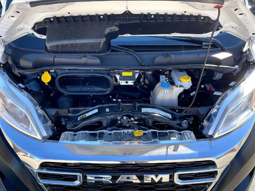 Used 2025 White Ram Base image 28