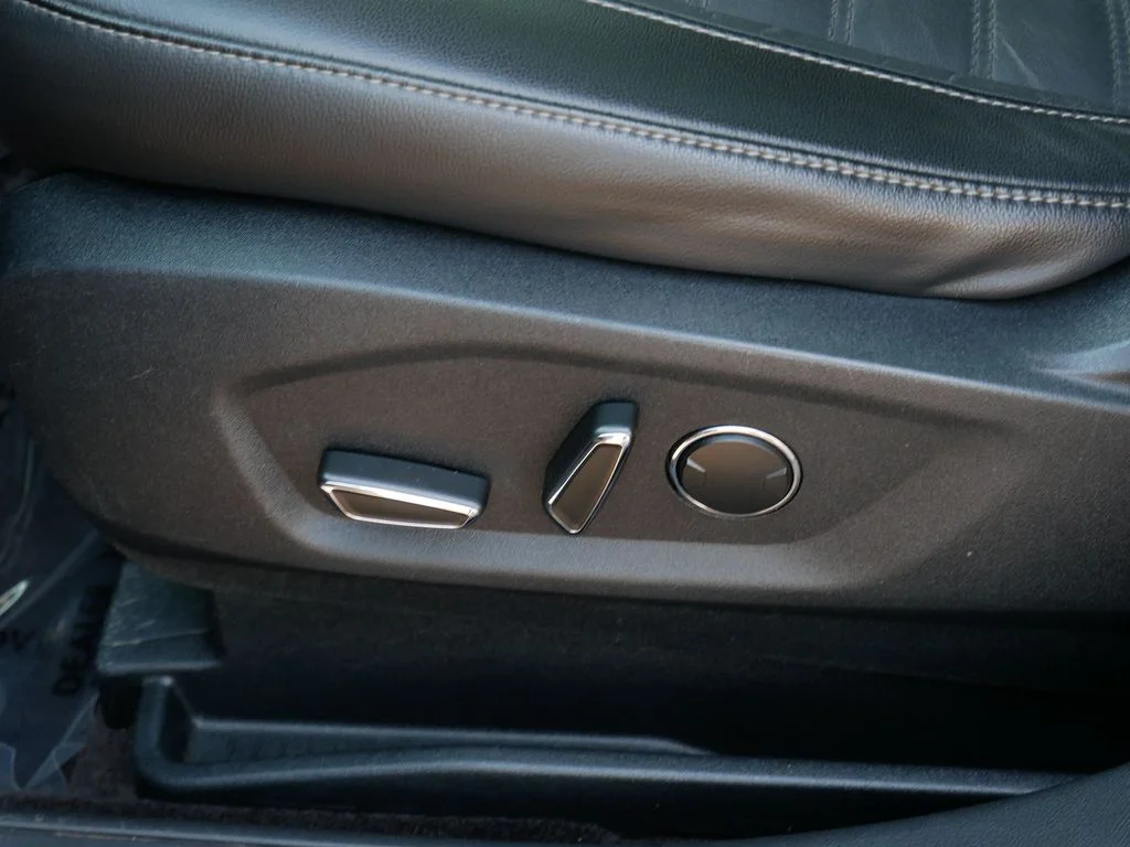 Used 2016 Blue Ford SEL image 14