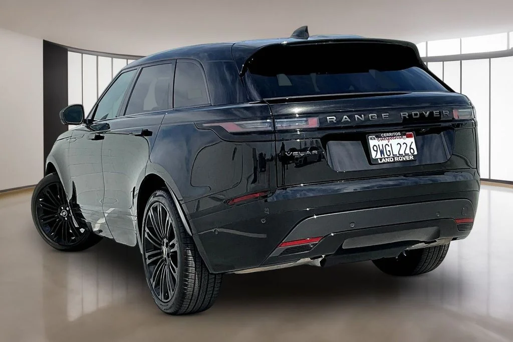 Used 2026  Land Rover Dynamic SE image 4