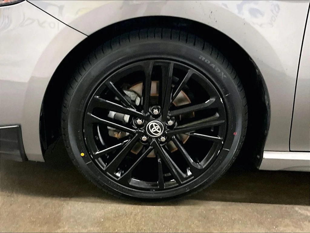 Used 2025  Toyota SE image 7
