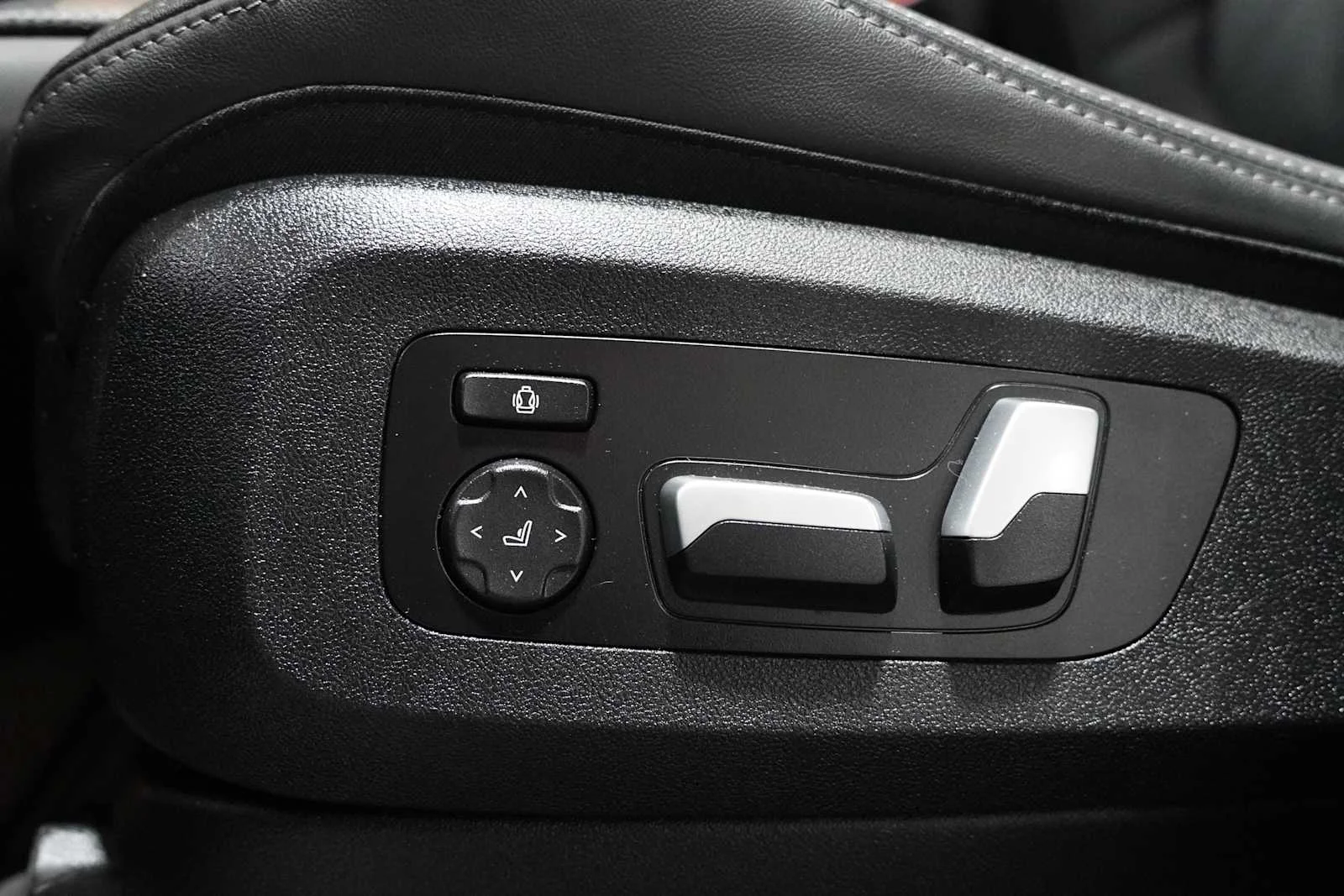 Certified Used 2024 Black Sapphire Metallic BMW sDrive40i image 13
