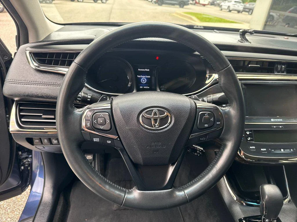 Used 2014 Parisian Night Pearl Toyota 4dr Sdn Limited (Natl) image 15