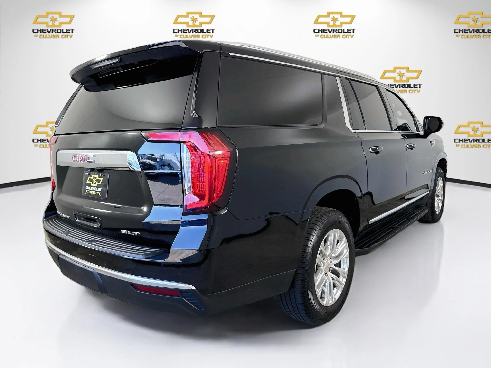Used 2023 ONYX BLACK GMC SLT image 8