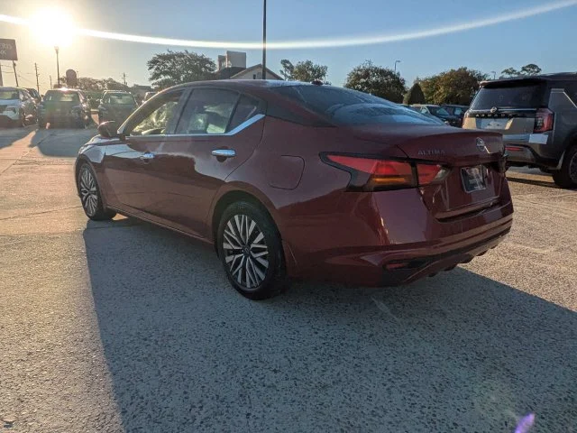 Used 2024 Red Nissan 2.5 SV image 6