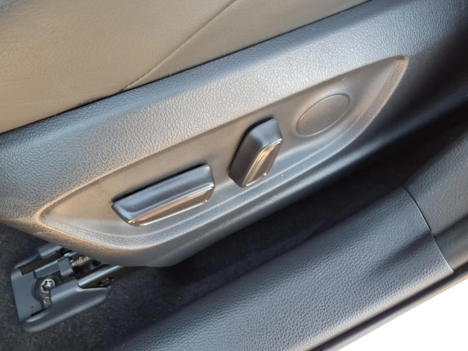 Used 2023 Ice Cap Toyota XSE image 9