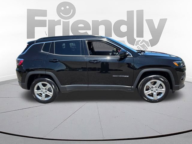 Used 2023 Black Jeep Latitude image 4