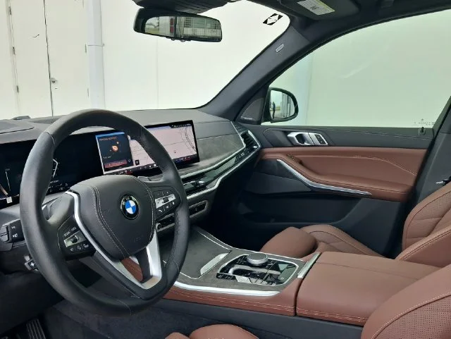 Used 2025 Black BMW xDrive40i image 12