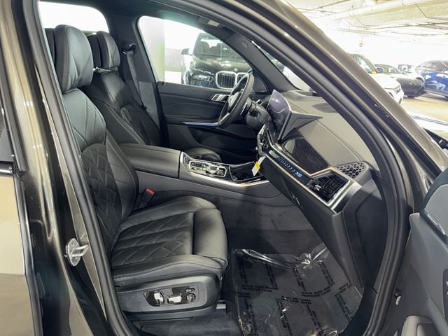 New 2026 Manhattan Green Metallic BMW xDrive50e image 9