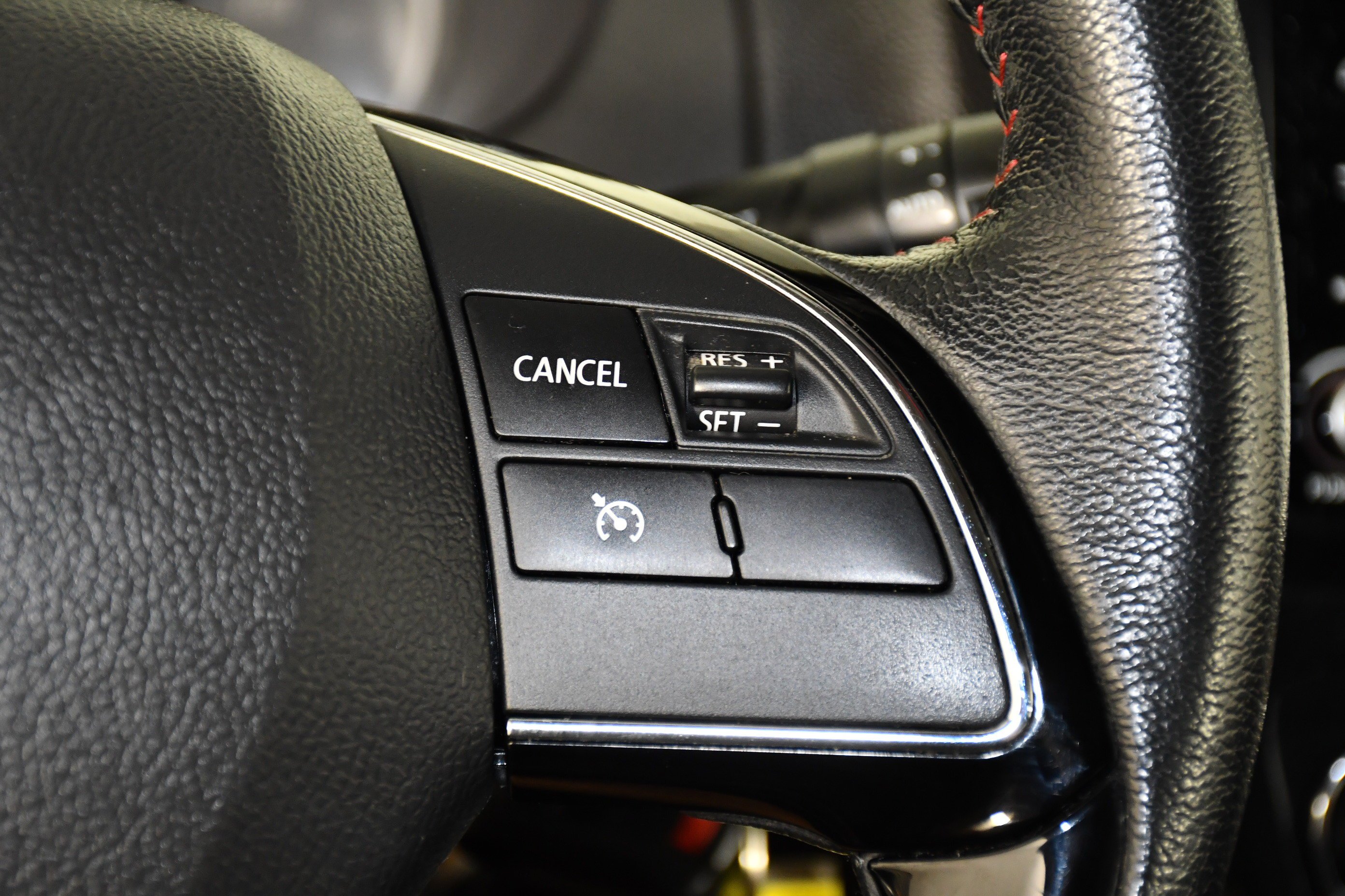Used 2022 White Mitsubishi Black Edition image 21