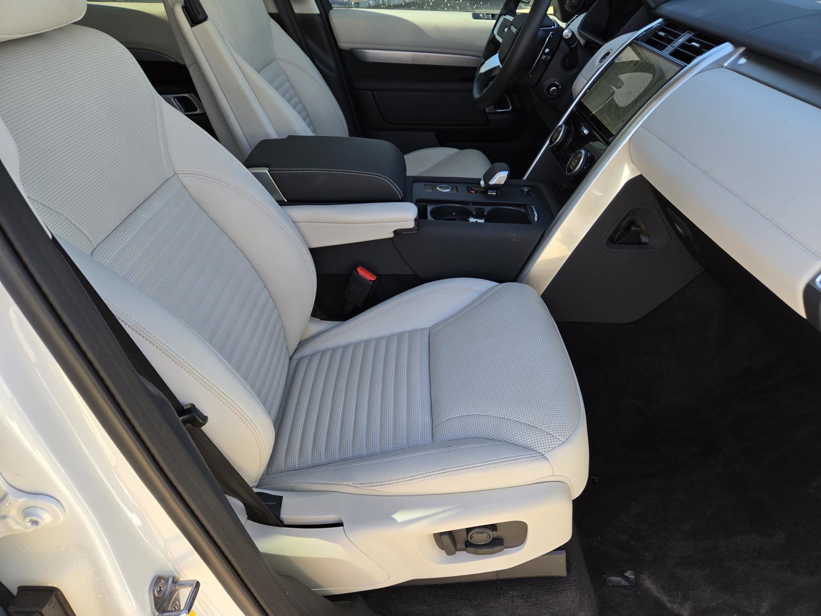 Used 2025 Fuji White Land Rover Dynamic SE image 41