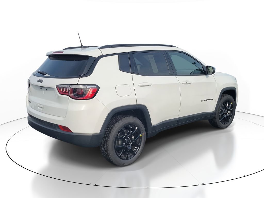 New 2026 Bright White Clearcoat Jeep Latitude image 4
