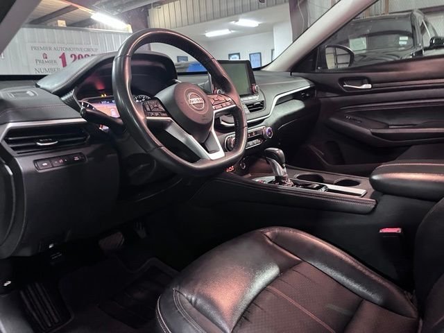 Used 2021 Silver Nissan 2.5 SR image 7