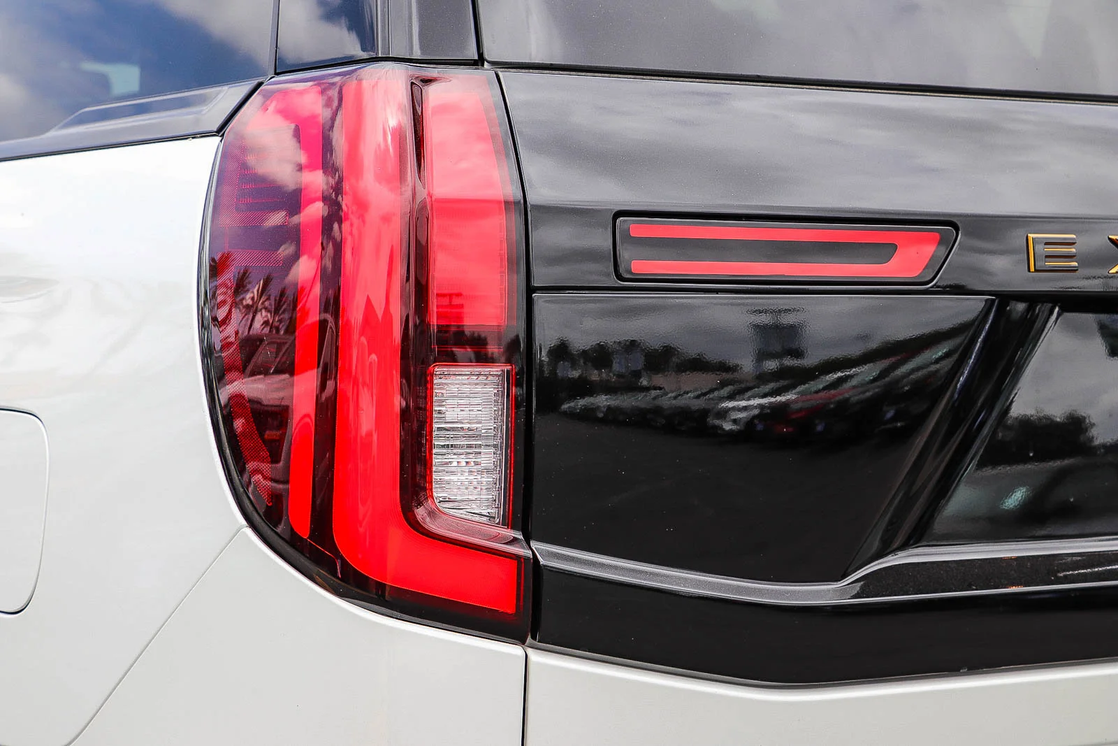New 2026 Star White Metallic Tri-Coat Ford Tremor® image 9