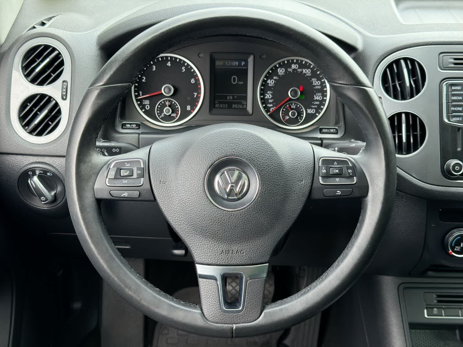 Used 2017 Silver Volkswagen Wolfsburg Edition image 24