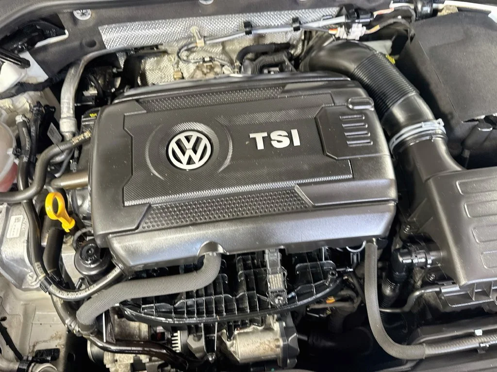 Used 2017 White Volkswagen Autobahn image 39
